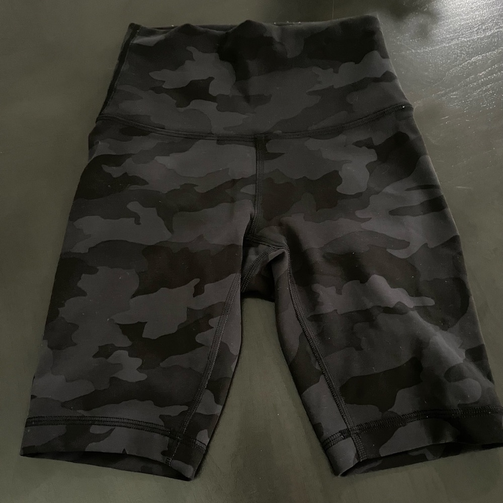 Lululemon Heritage 365 Camo Shorts size 2